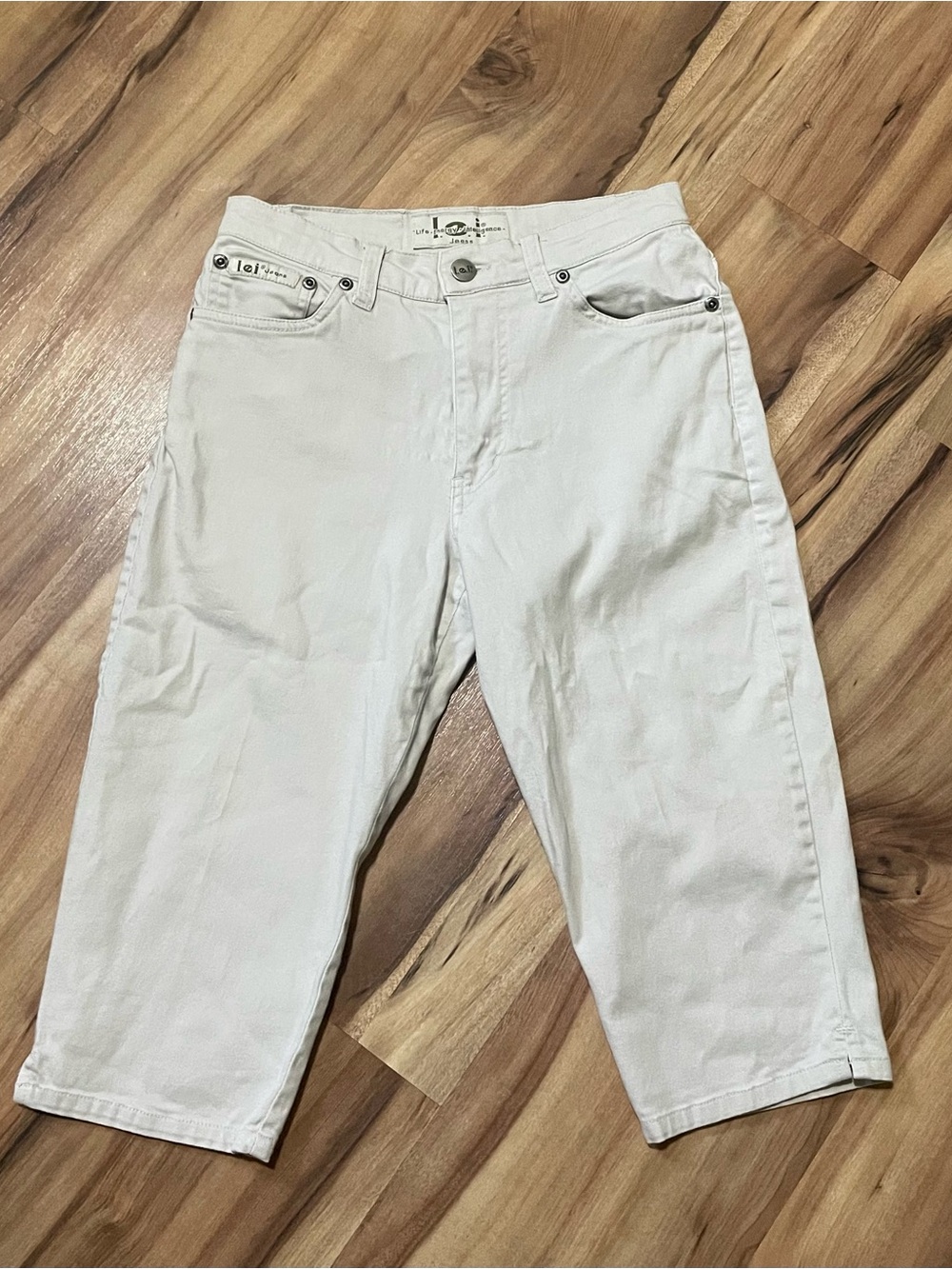 Y2K L.E.I. Cream Denim Capris/Jorts 2000s Cropped Jeans Sz 1